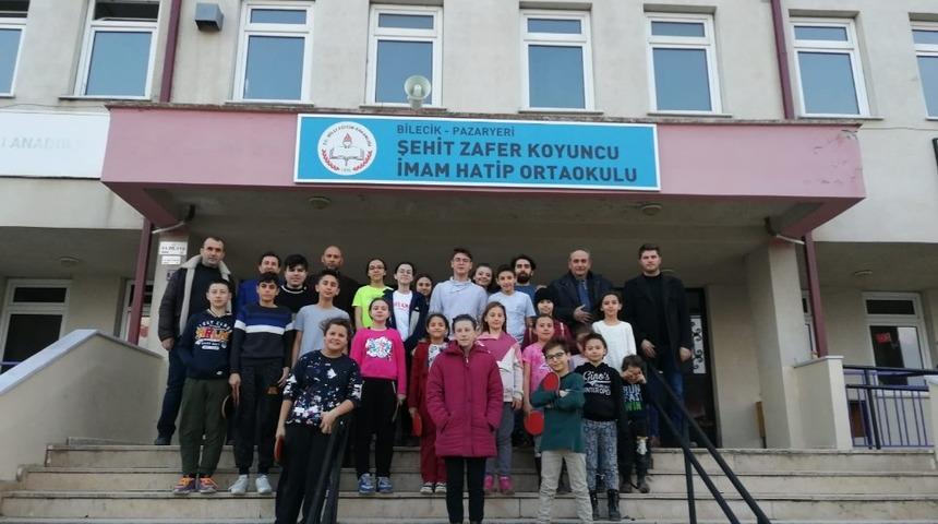 Masa tenisi kursiyerlerine boza ve helva ikramı