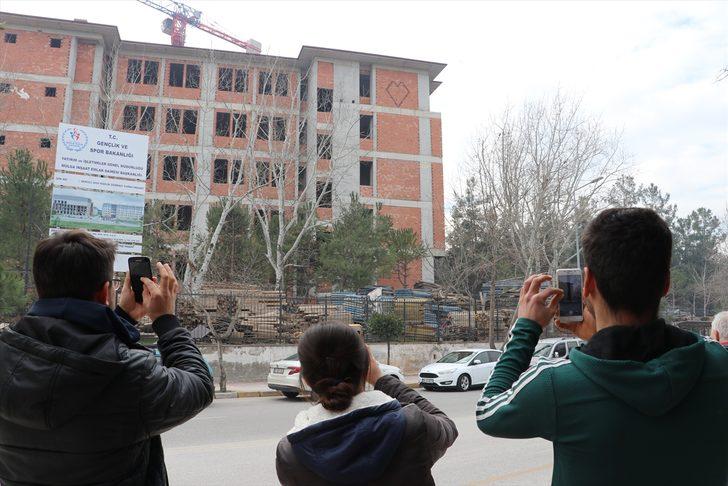 14 Şubat sürprizinin böylesi! Nişanlısına sevgisini böyle gösterdi G5