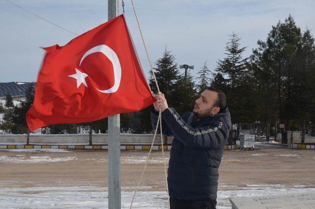 Gülşehir Belediyesi, Türk Bayraklarını yeniliyor