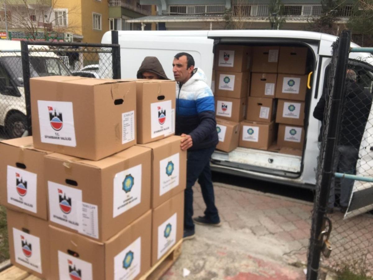 Diyarbakır B&uuml;y&uuml;kşehir Belediyesi&rsquo;nden Elazığ&rsquo;a gıda yardımı