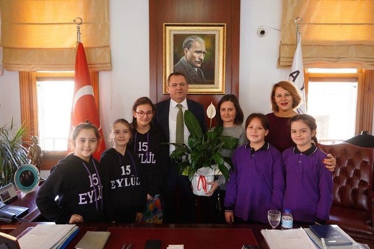 15 Eylül İlköğretim Okulu öğrencileri hazırladıkları  “Çevre ve Doğa” projesini Başkan Ergin ile paylaştılar G1