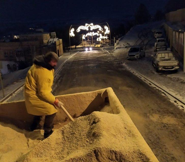 Mardin’de kar ve buzlanma ile mücadele sürüyor G3