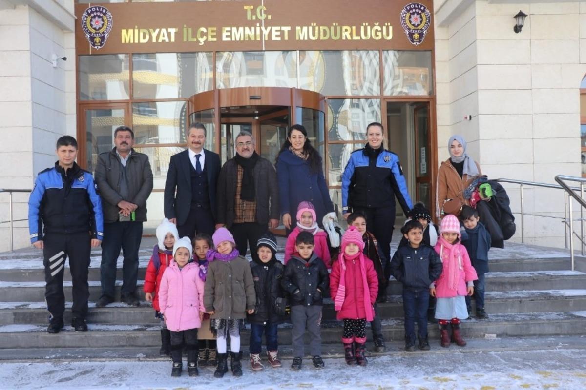 Midyat&rsquo;ta minik &ouml;ğrenciler yeni emniyet binasını gezdi