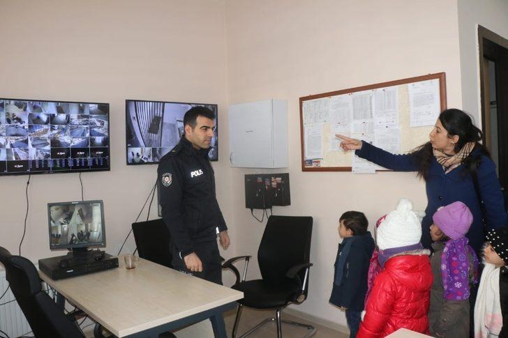 Midyat’ta minik öğrenciler yeni emniyet binasını gezdi G2