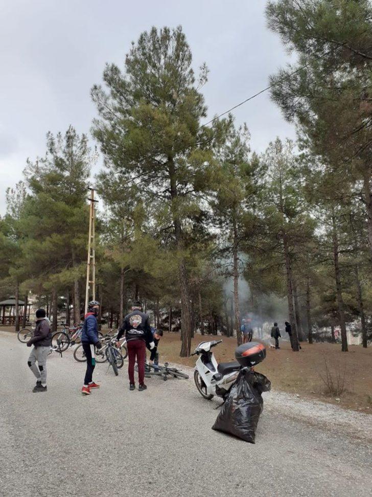 Bisiklet kulübü üyelerinden çevre temizliği G2