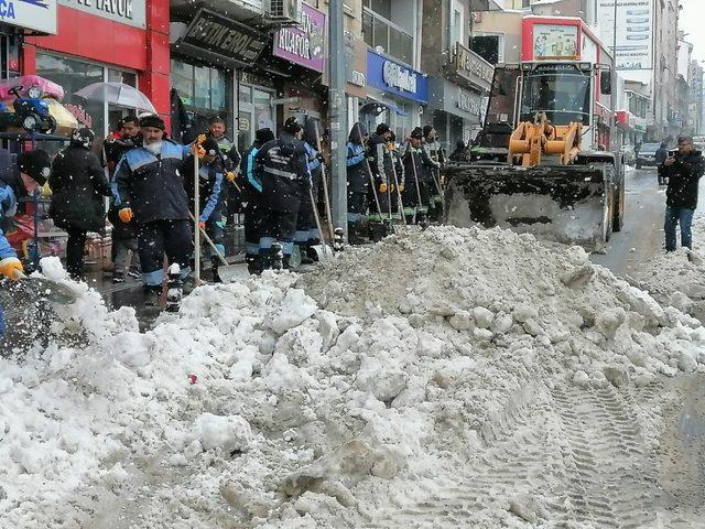 Nevşehir Belediyesi karla mücadele çalışmalarını hızlandırdı