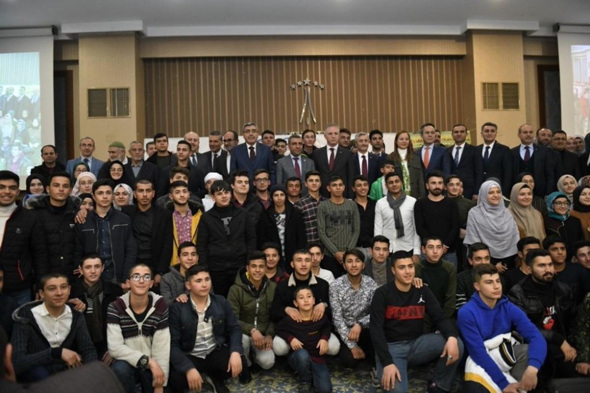 Umre&rsquo;den d&ouml;nen &ouml;ğrenciler ve aileleri Gaziantep protokol&uuml; ile bir araya geldi