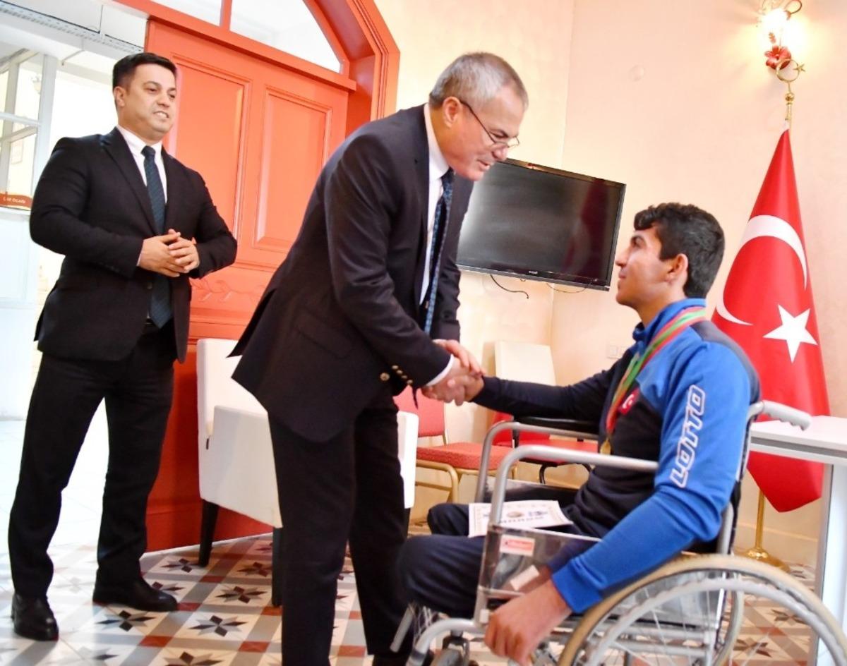 Belarus Şampiyonu Keskin&rsquo;e Vali Deniz&rsquo;den &ouml;d&uuml;l