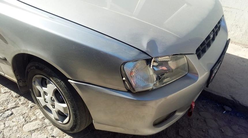 İzmir&rsquo;de bir yayaya &ccedil;arparak ka&ccedil;an aracın s&uuml;r&uuml;c&uuml;s&uuml; yakalandı