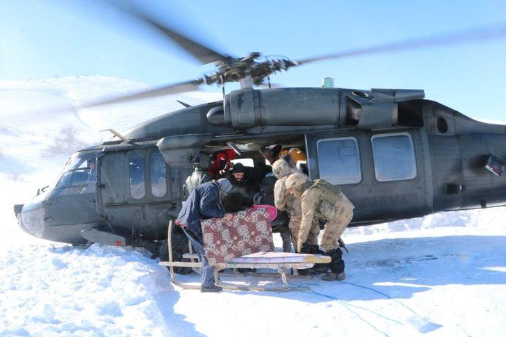 Erzurum’da askeri helikopterle hasta kurtarma operasyonu G1