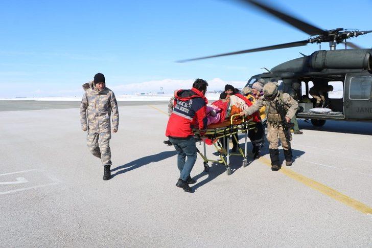 Erzurum’da askeri helikopterle hasta kurtarma operasyonu G2