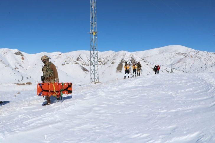 Erzurum’da askeri helikopterle hasta kurtarma operasyonu G5