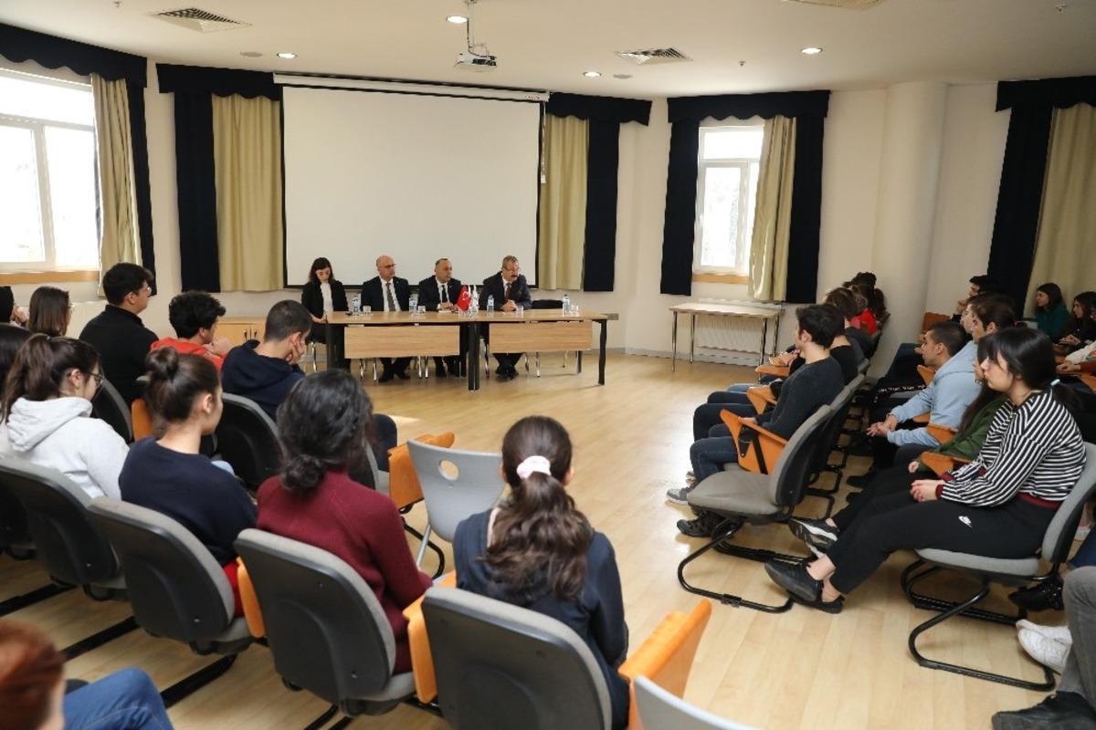 SANKO Okulları 12&rsquo;inci sınıf &ouml;ğrencilerine tecr&uuml;be aktarımı