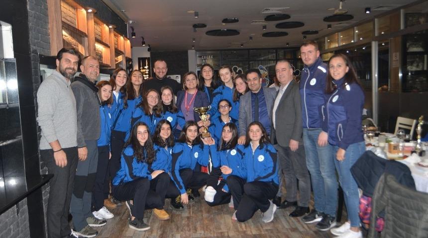 Perilerden Başkan H&uuml;rriyet&rsquo;e kupa s&ouml;z&uuml;