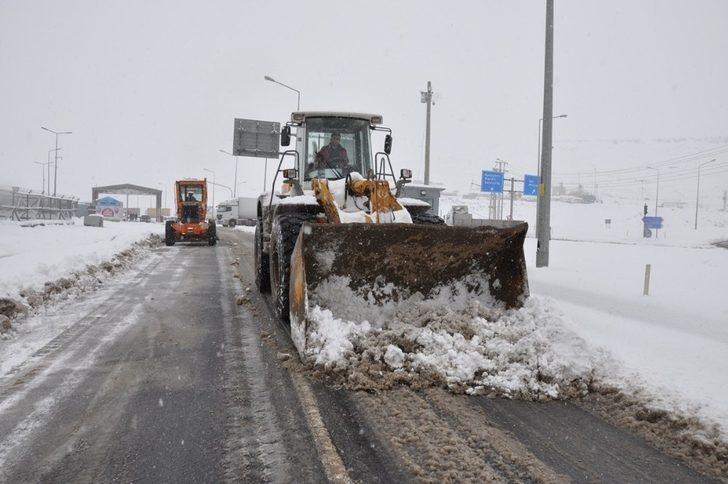 Cizre’de kar temizleme çalışmaları sürüyor G2