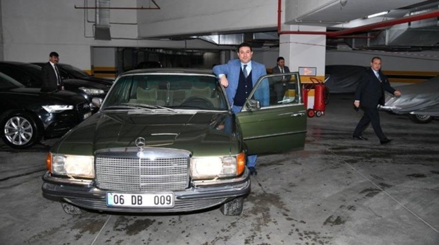 Devlet Bahçeli, klasik otomobilini Harran Belediye Başkanı Özyavuz'a hediye etti