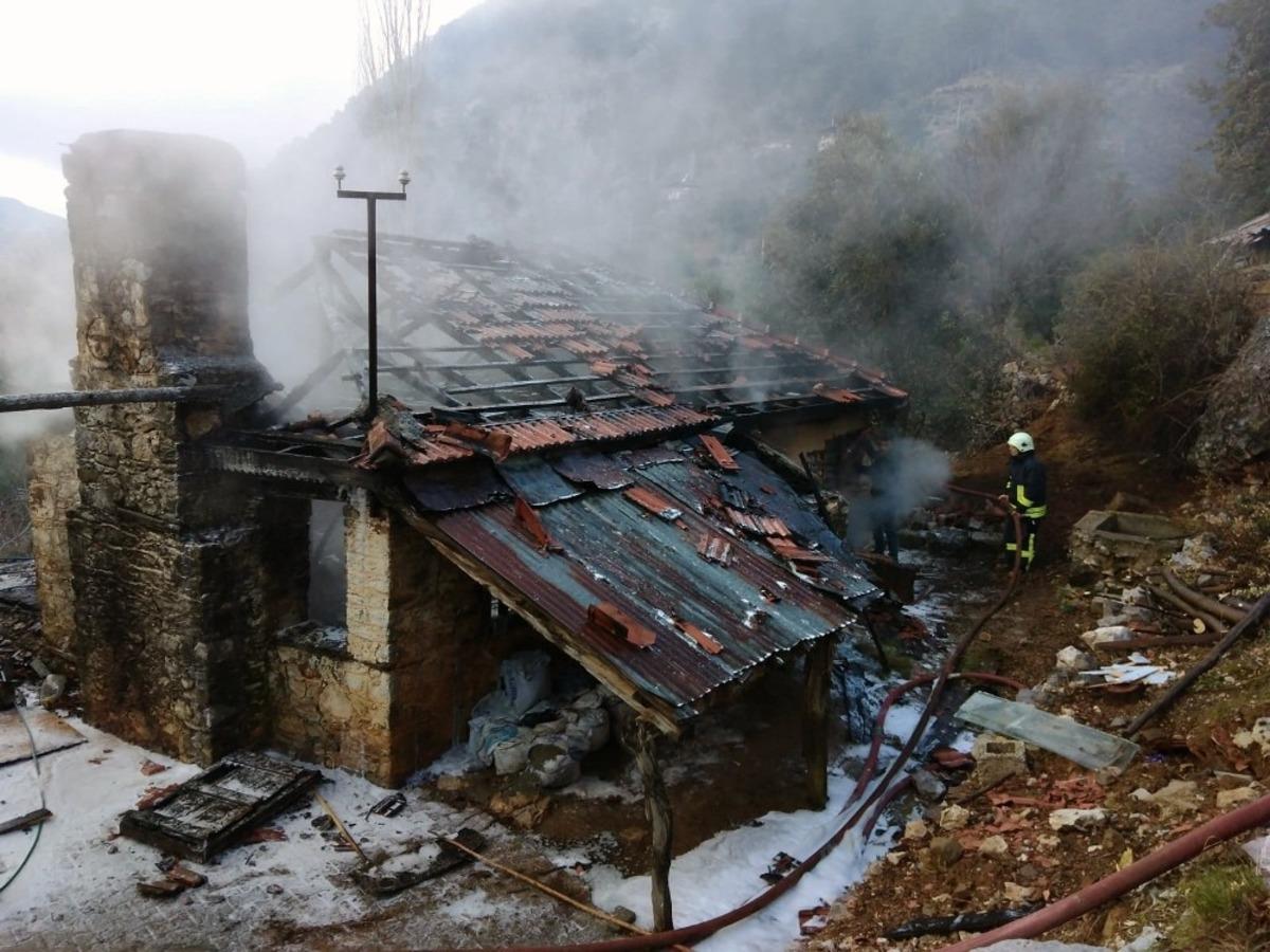 Dalaman&rsquo;da ahşap ev yangını