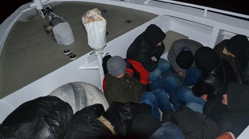 Kuşadası&rsquo;nda 64 d&uuml;zensiz g&ouml;&ccedil;men yakalandı