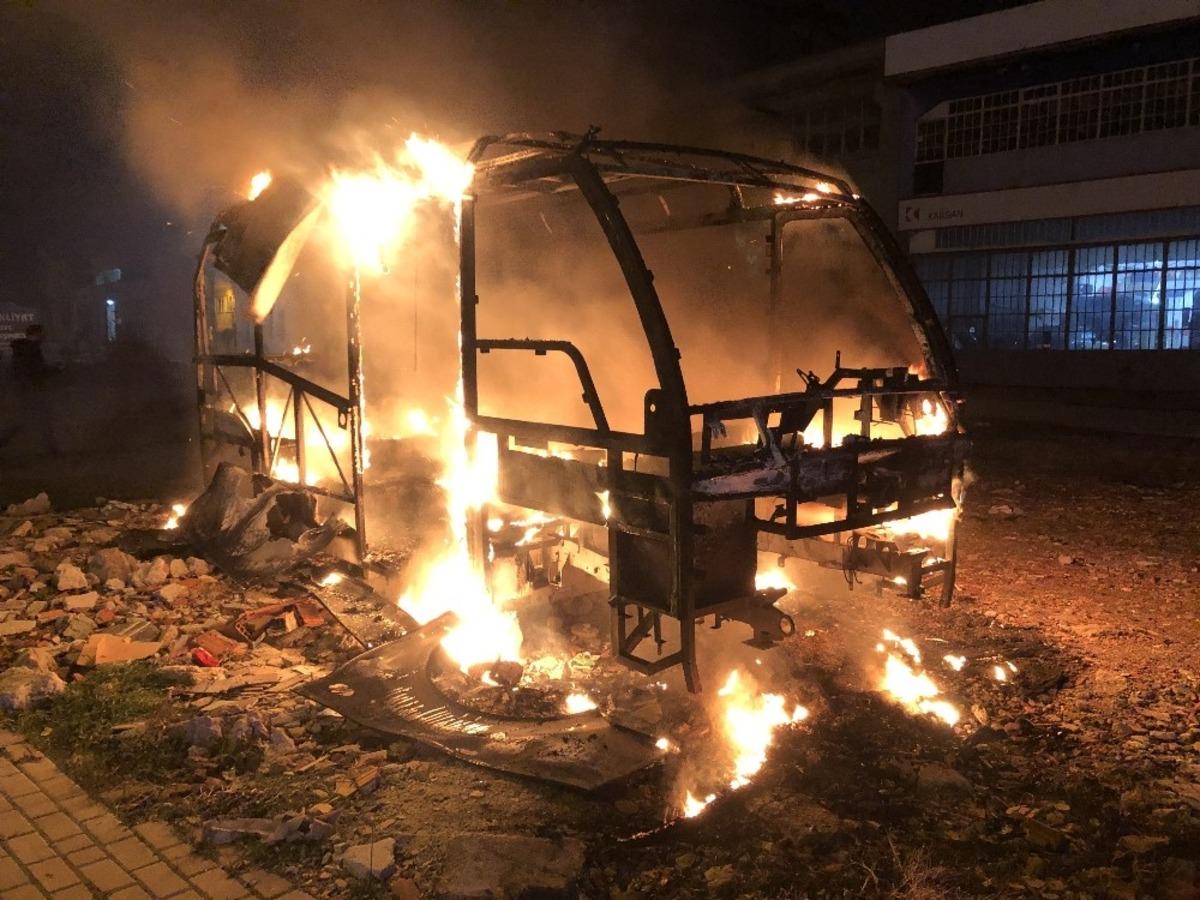 Park halindeki minib&uuml;sten geriye bu g&ouml;r&uuml;nt&uuml; kaldı!