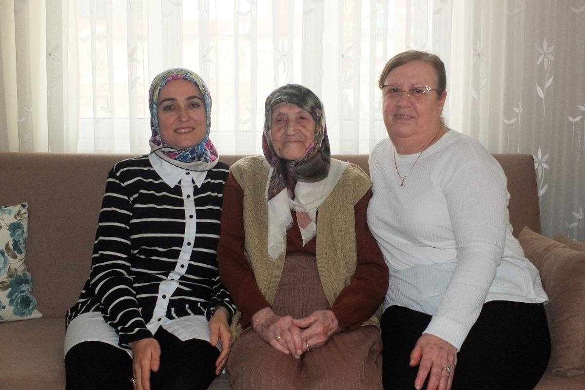 (&Ouml;zel) 105. yaş g&uuml;n&uuml;n&uuml; kutladı