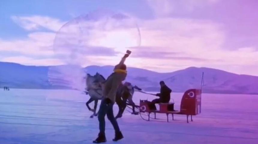 Ardahan'da su havada dondu