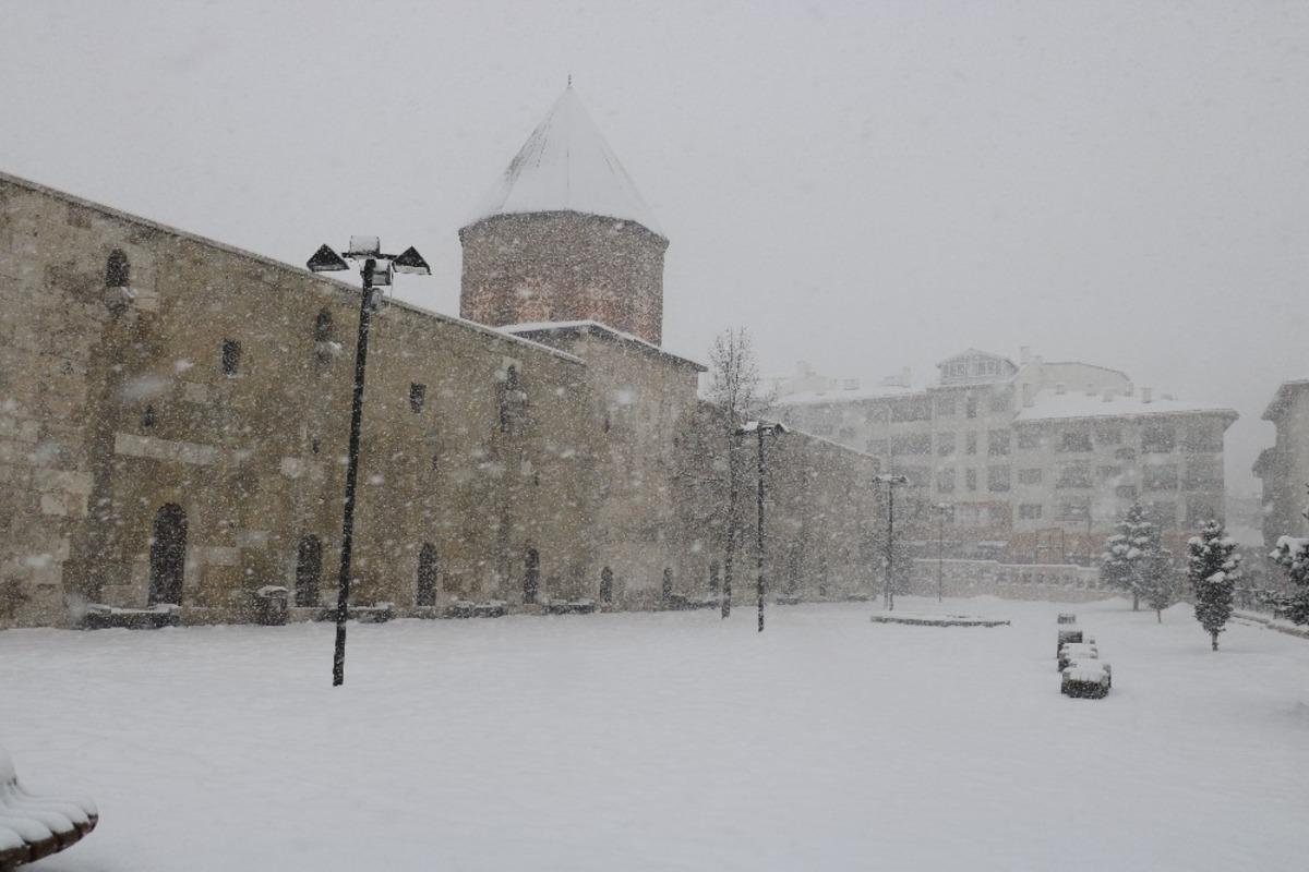 Sivas&rsquo;ta yoğun kar yağışı