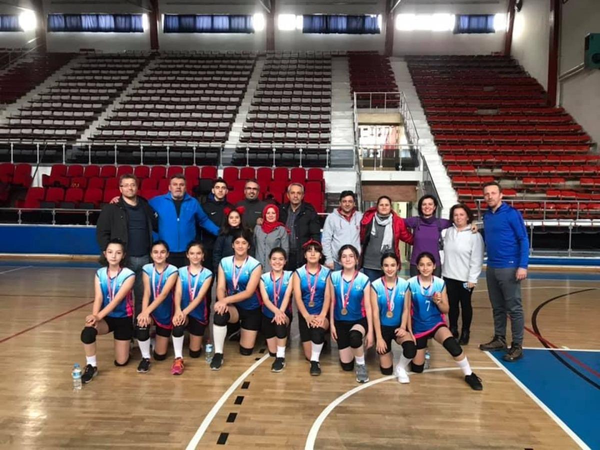 Namağlup kızlar, B&ouml;lge şampiyonu oldu