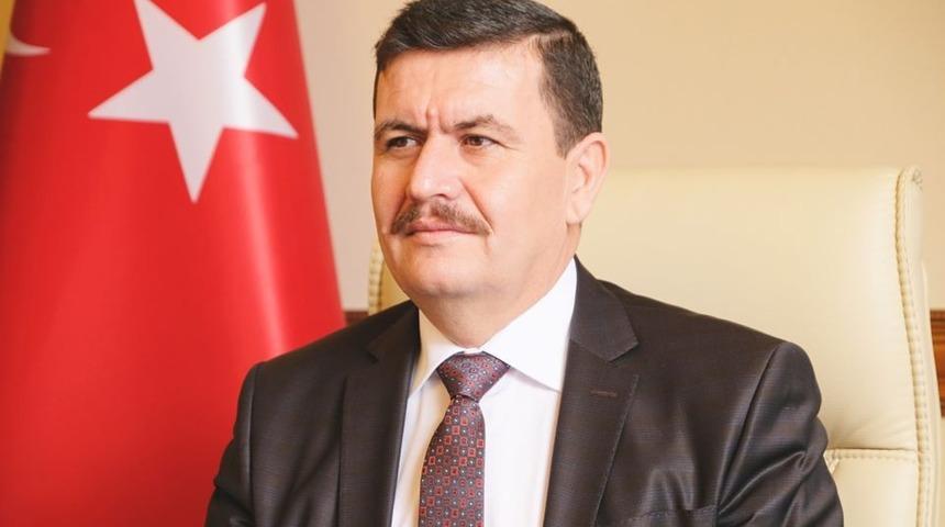 Vali Arslantaş: &ldquo;Şanlı tarihimiz, bağımsız ve h&uuml;r yaşamak uğruna yapılan inanılması g&uuml;&ccedil; m&uuml;cadelelere ve savaşlara sahne olmuş kahramanlık destanı ile doludur&rdquo;