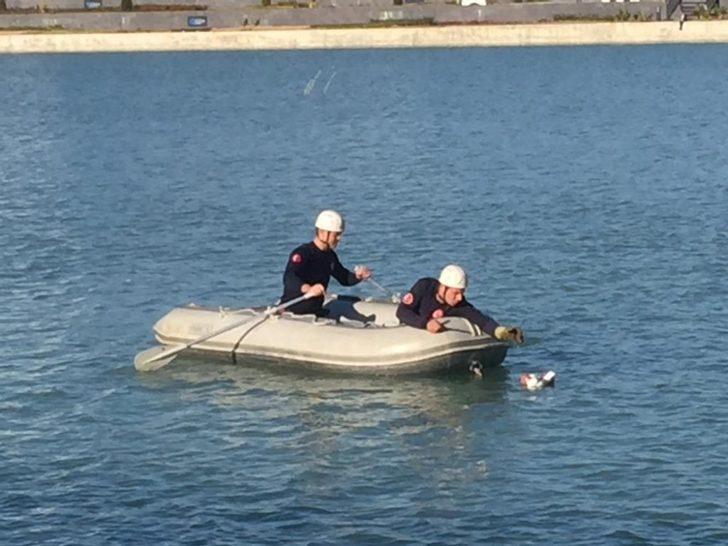 Botla kürek çekip, oltadaki martıyı kurtardılar G2
