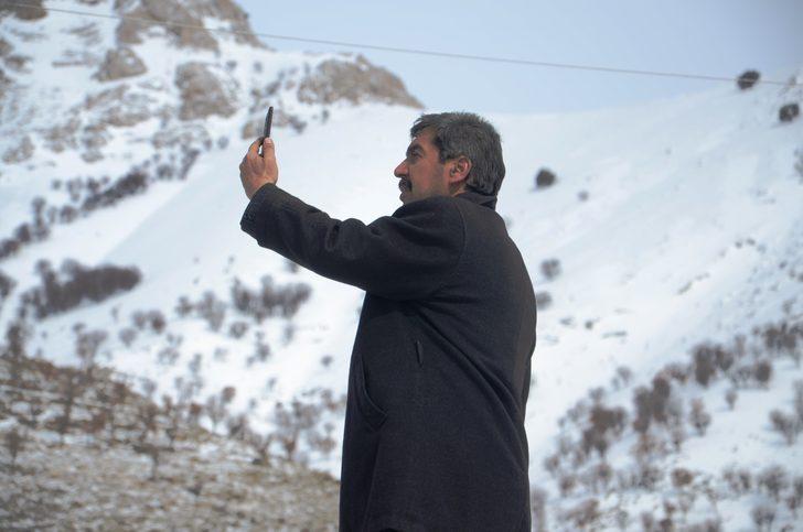 Telefonla konuşabilmek için çekmedikleri eziyet kalmıyor G1