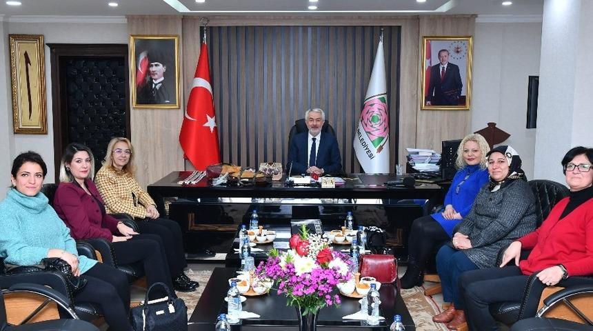 Başdeğirmen&rsquo;den Yalva&ccedil;lı kadınlara destek