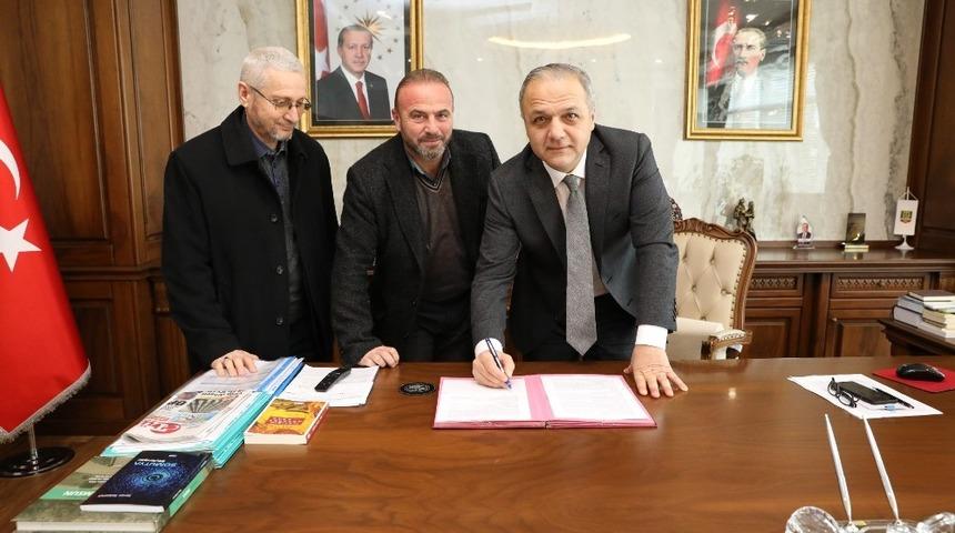 Suluova&rsquo;da kapalı yarı olimpik y&uuml;zme havuzu i&ccedil;in imzalar atıldı