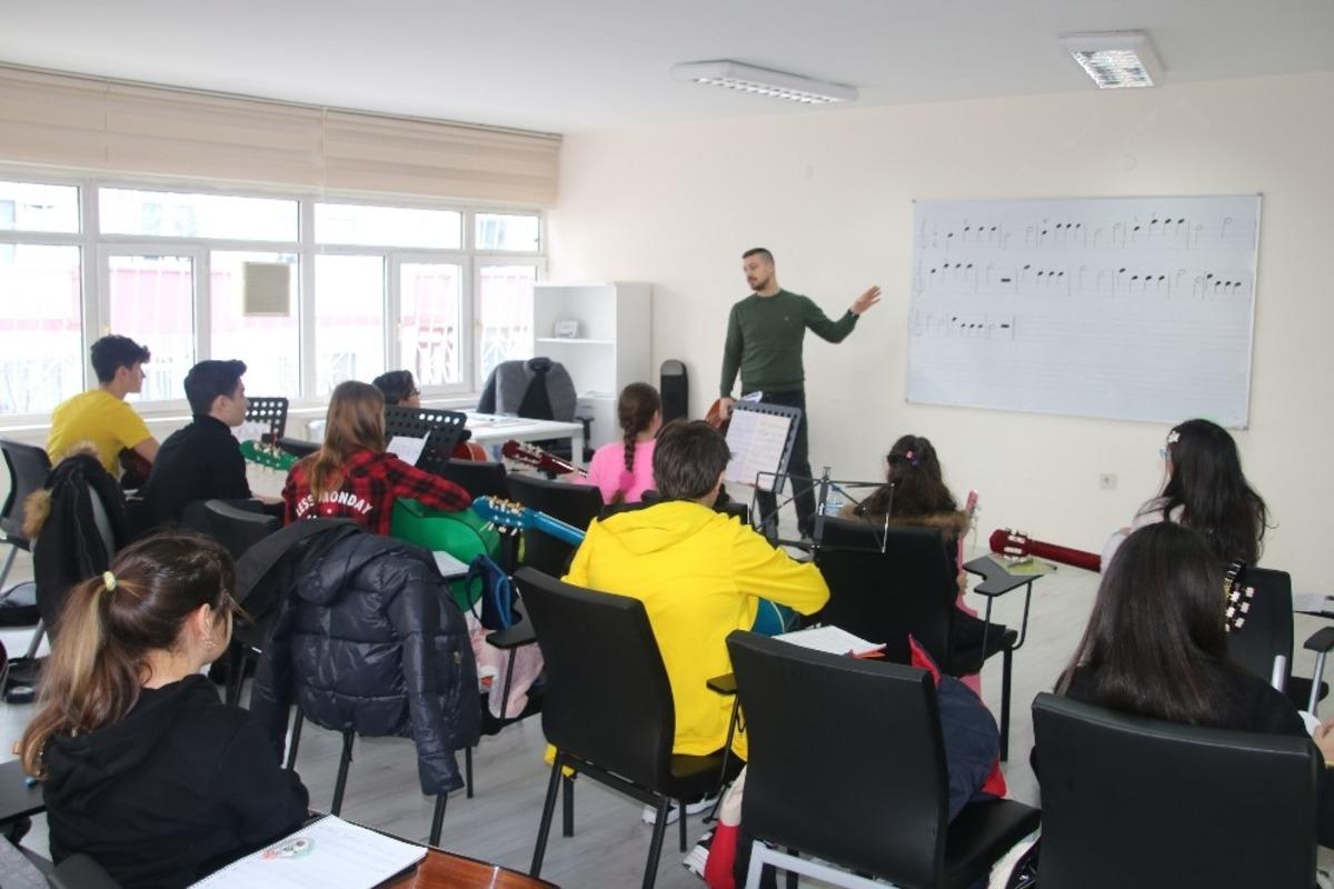 &Ccedil;ankaya&rsquo;nın konservatuvar gibi hizmet veren at&ouml;lyesi