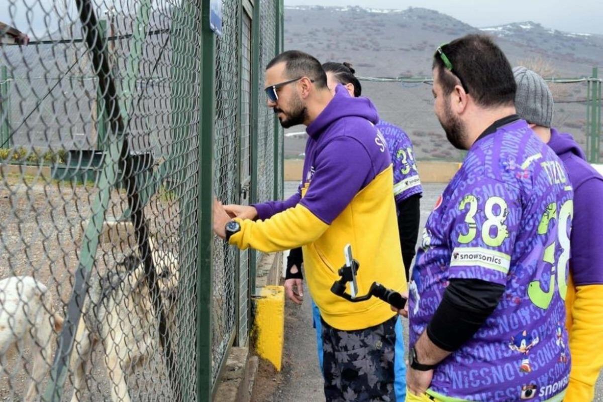 Snowsonics Kul&uuml;b&uuml;, B&uuml;y&uuml;kşehir Belediyesi K&ouml;pek Barınağı&rsquo;nı ziyaret etti