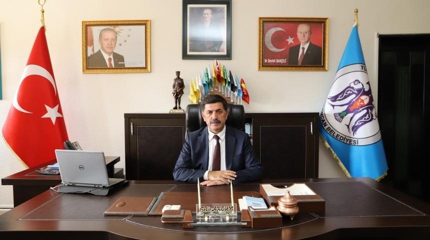 Başkan Aksun: &ldquo;Bu topraklar i&ccedil;in canını feda eden kahraman şehitlerimizin manevi huzurlarında saygıyla eğiliyorum&rdquo;