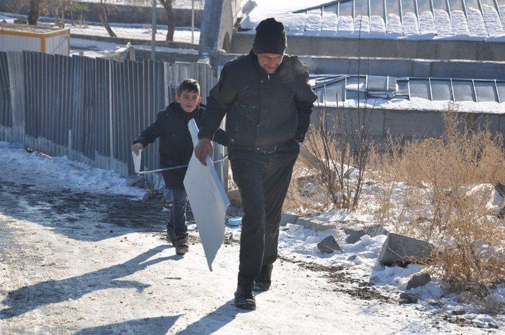 Kızakları yoktu, sacın üzerine oturarak kaydılar G2