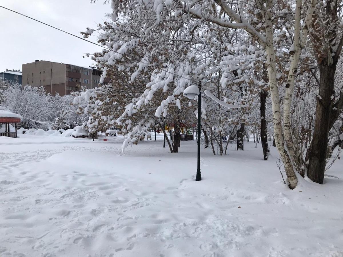 Ağrı&rsquo;da kar yağışı ve soğuk hava hayatı olumsuz etkiliyor