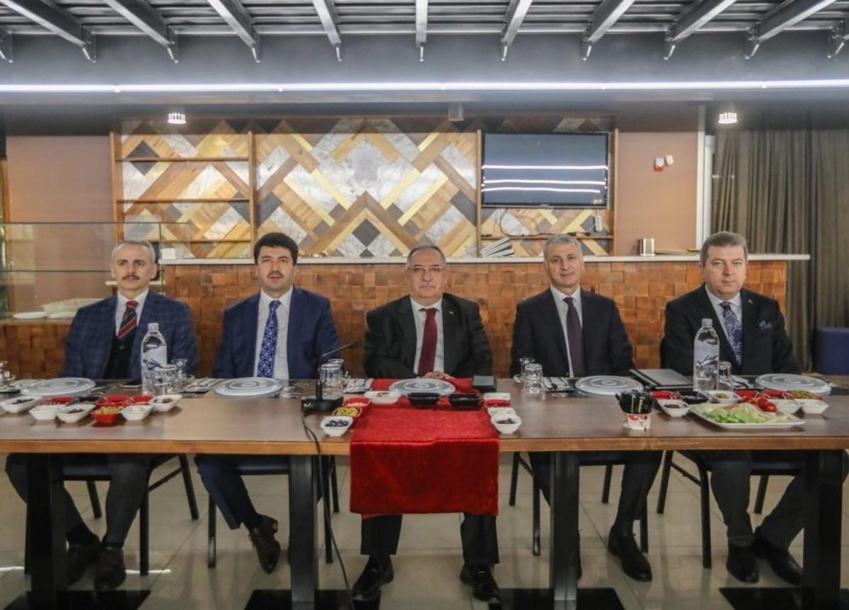 Rekt&ouml;r Sarıbıyık, İl Ekonomik Toplantısı&rsquo;na katıldı