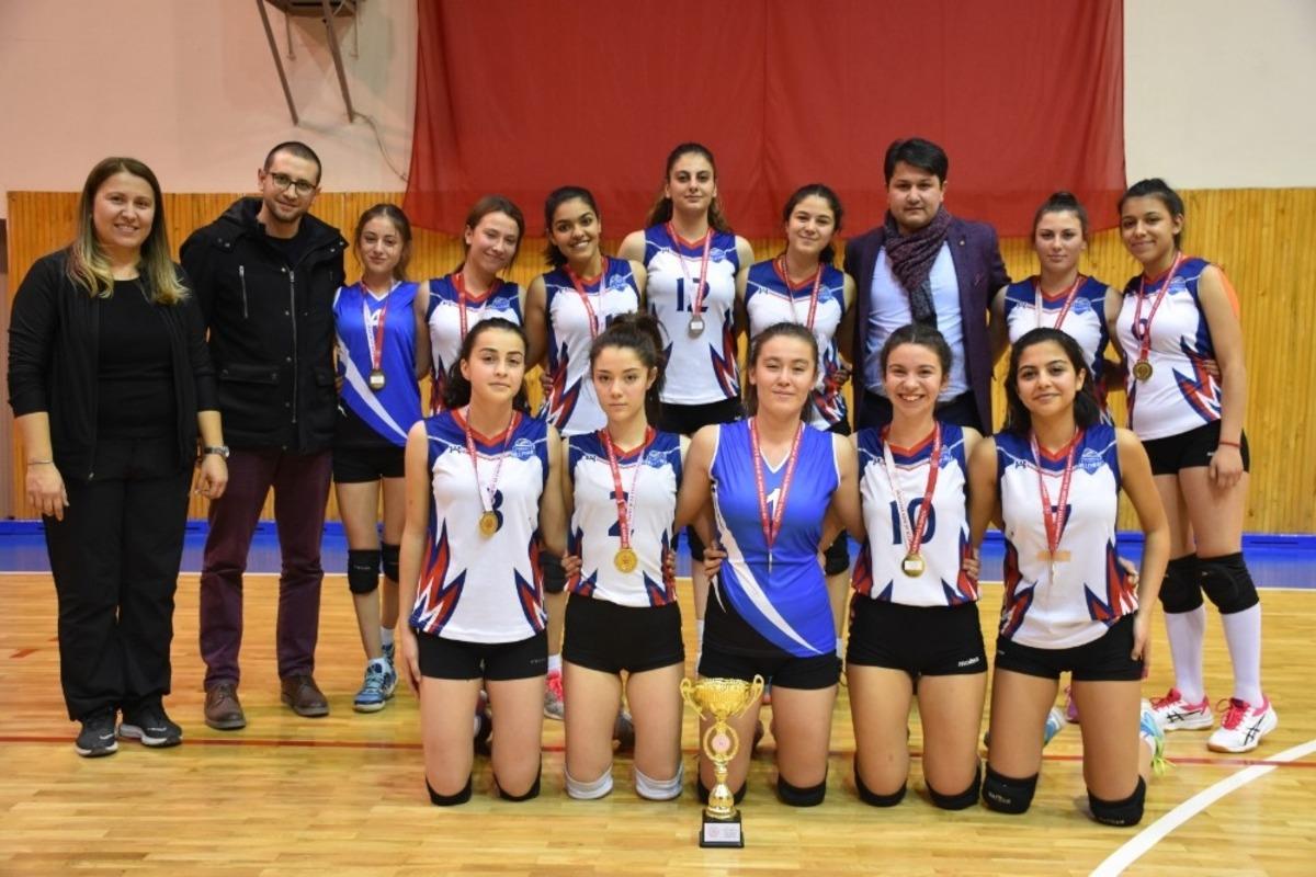 T&uuml;rkiye Okul Sporları Voleybol Gen&ccedil;ler A Grup m&uuml;sabakaları Isparta&rsquo;da