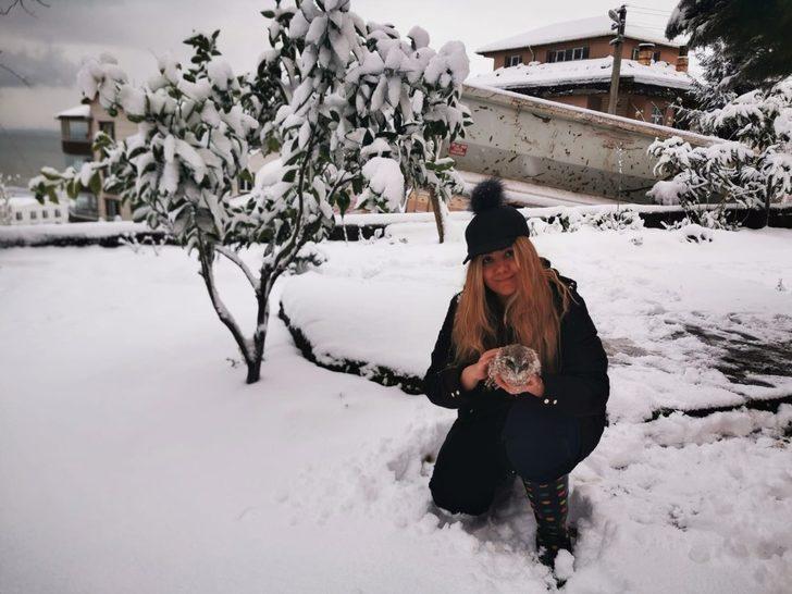 Yavru baykuşa gözü gibi bakıyor G1