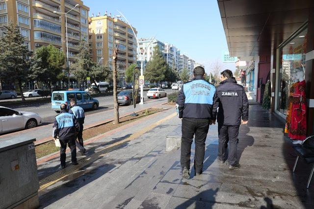 Büyükşehir Belediyesi’nden kaldırım işgali denetimi