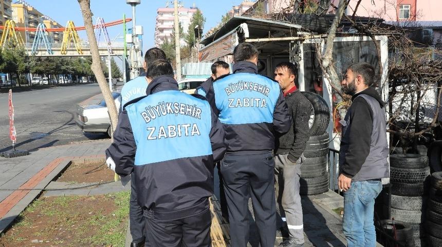 B&uuml;y&uuml;kşehir Belediyesi&rsquo;nden kaldırım işgali denetimi