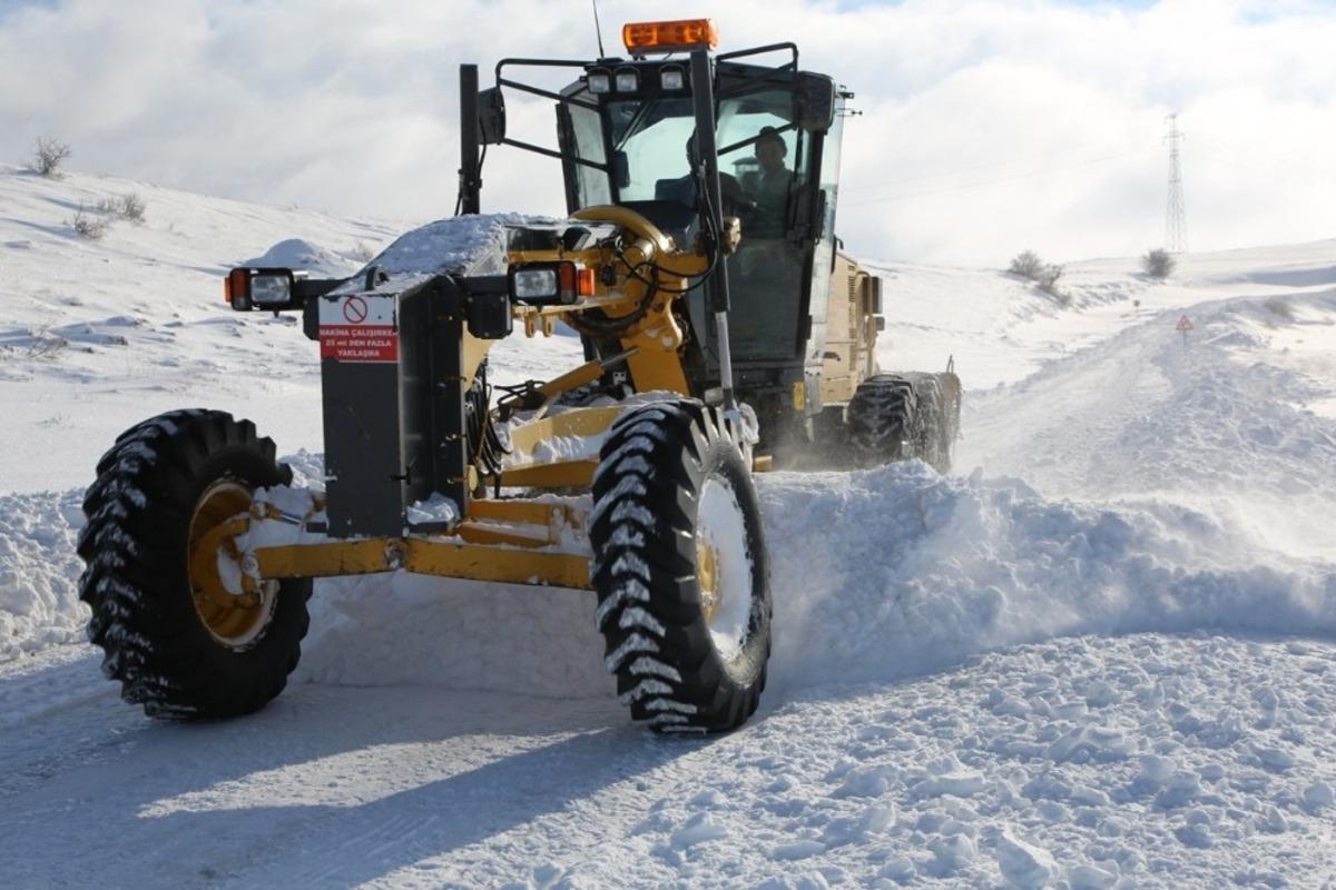 Sivas&rsquo;ta kar esareti, k&uuml;rl&uuml; m&uuml;cadele aralıksız s&uuml;r&uuml;yor
