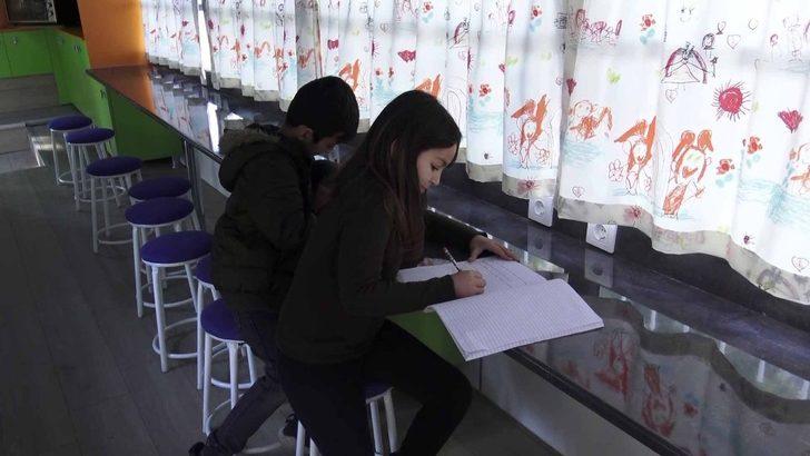 Hurda otobüs eğitim atölyesi oldu G1