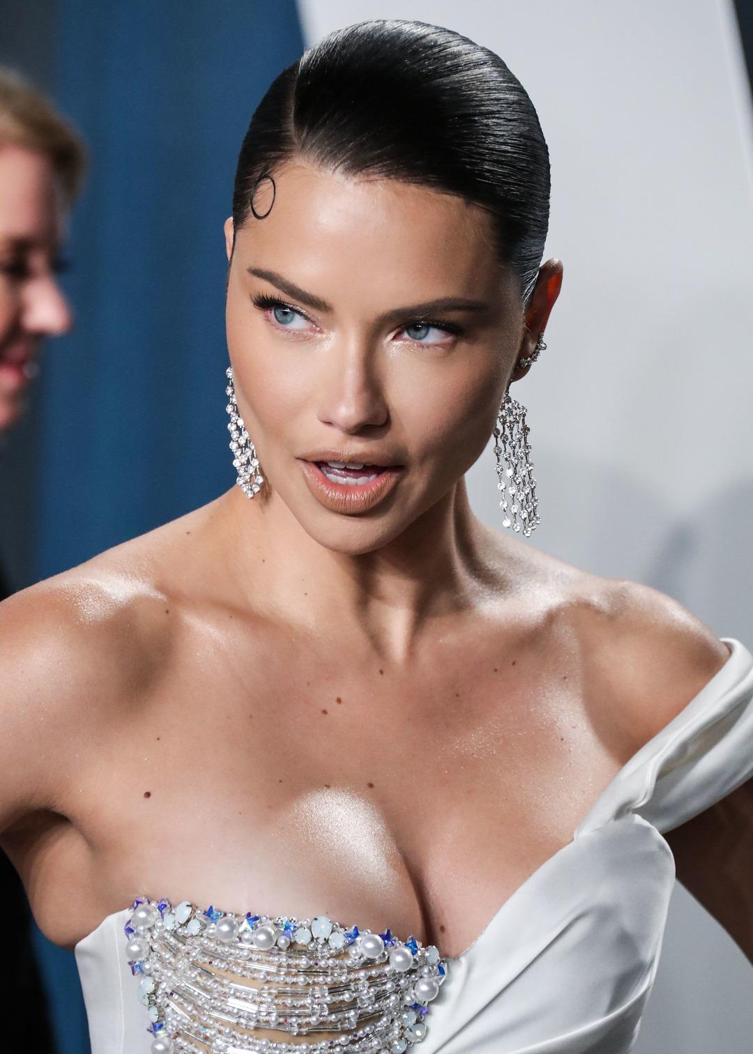 Adriana Lima'ya eleştiri yağmuru!