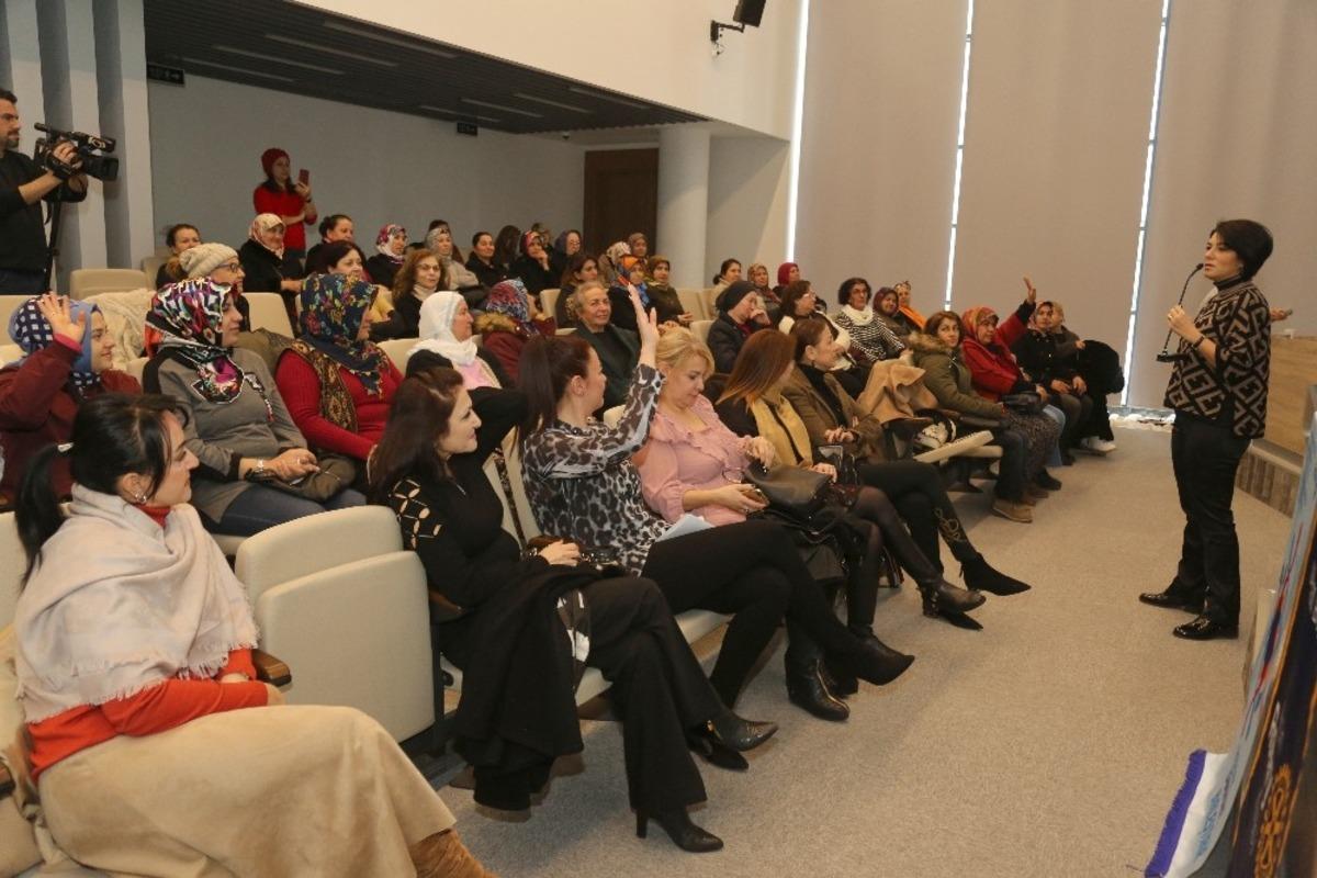 Mezitli&rsquo;de kadınlara mutlu bir aile i&ccedil;in iletişim eğitimi verildi