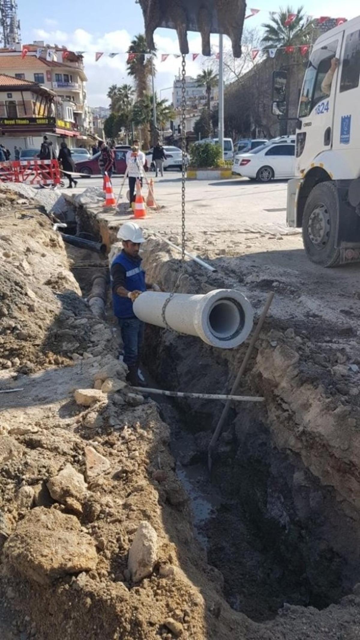 Kuşadası&rsquo;nın alt yapısı yenileniyor