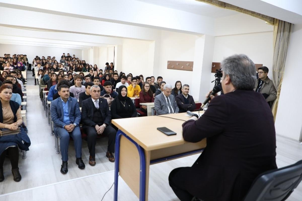 Başkan Palancıoğlu kariyer g&uuml;nlerinin konuğu oldu