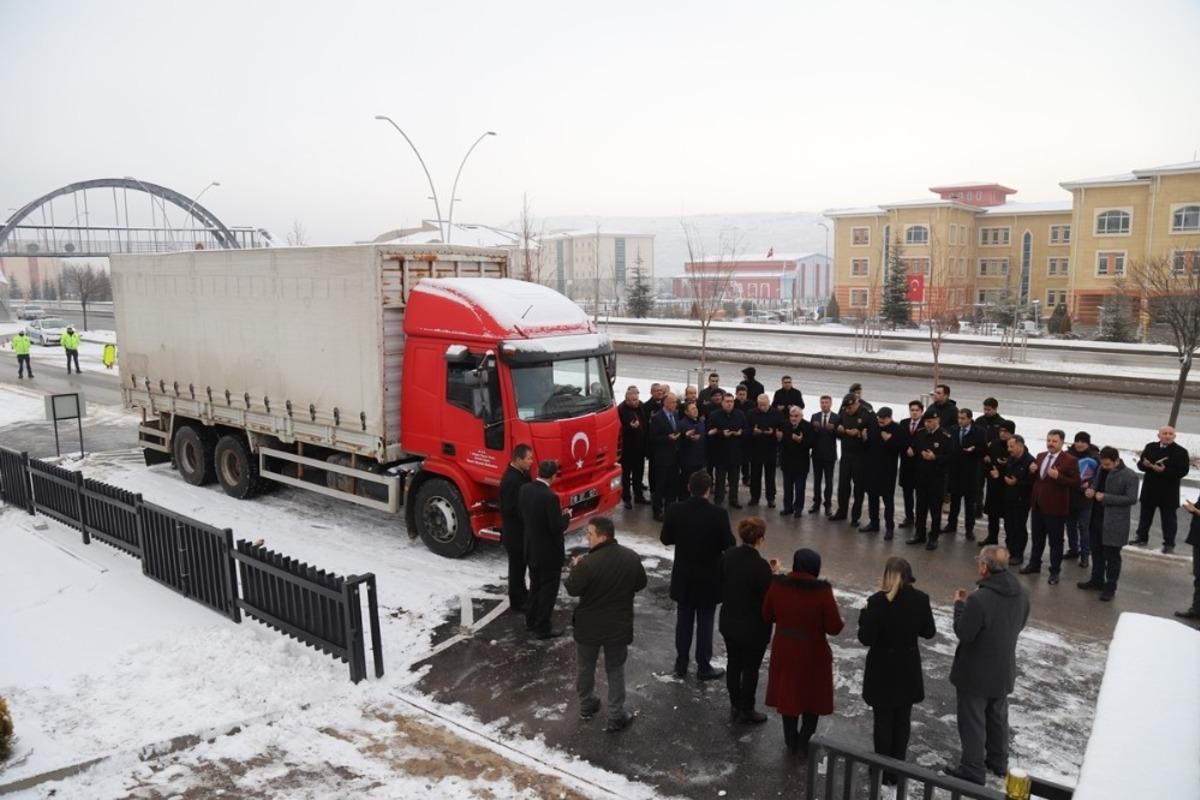 &rsquo;Bizim de tuzumuz olsun&rsquo; sloganıyla deprem b&ouml;lgesine 10 ton yardım yola &ccedil;ıktı