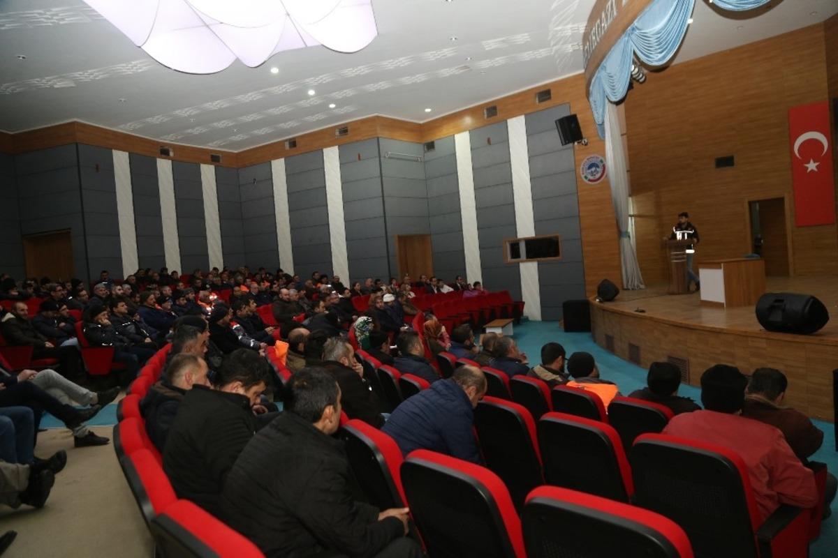 Belediye &ccedil;alışanlarına bağımlılık yapan zararlı maddeler anlatıldı